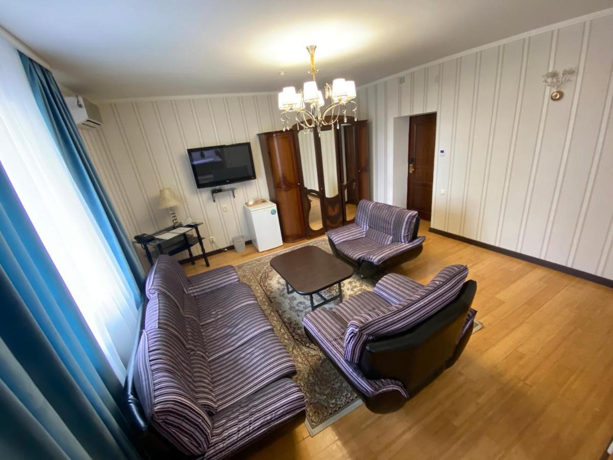 Hotel Astam Qostanaj Exteriör bild